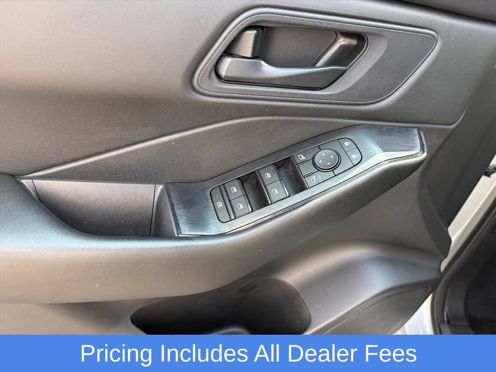 Used 2024 Nissan Rogue S AWD/4WD image 24