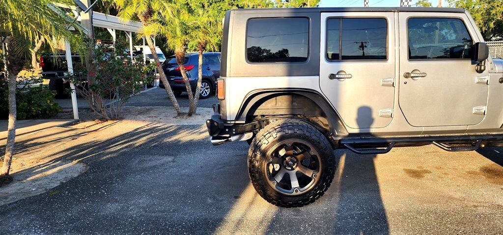Used 2016 Jeep Wrangler Unlimited Sahara w/ Connectivity Group image 9