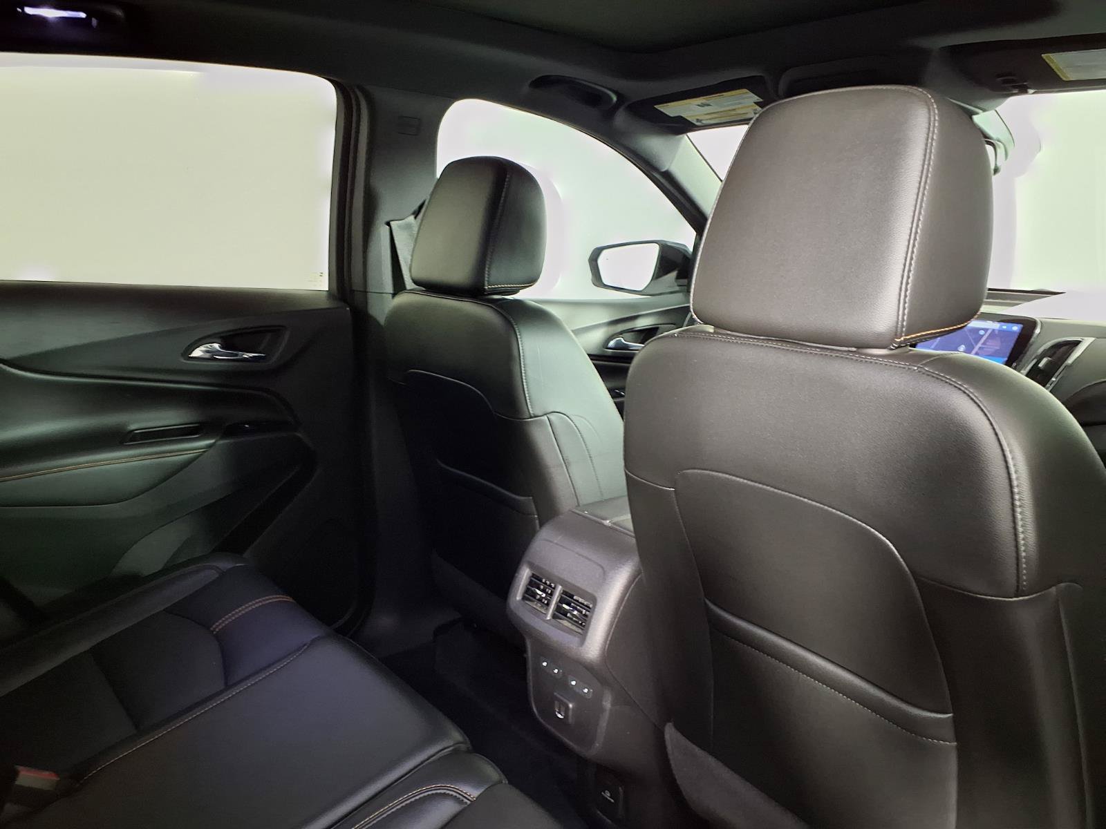 Used 2024 Chevrolet Equinox Premier AWD/4WD image 11