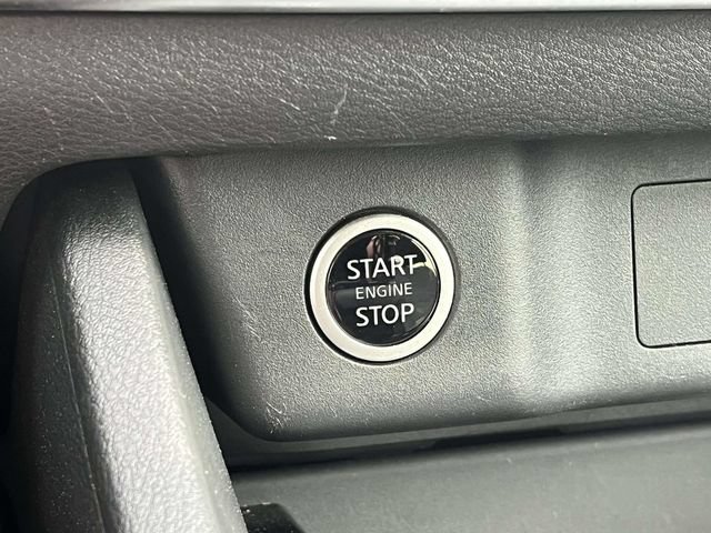 Used 2023 Nissan Rogue SV FWD image 31