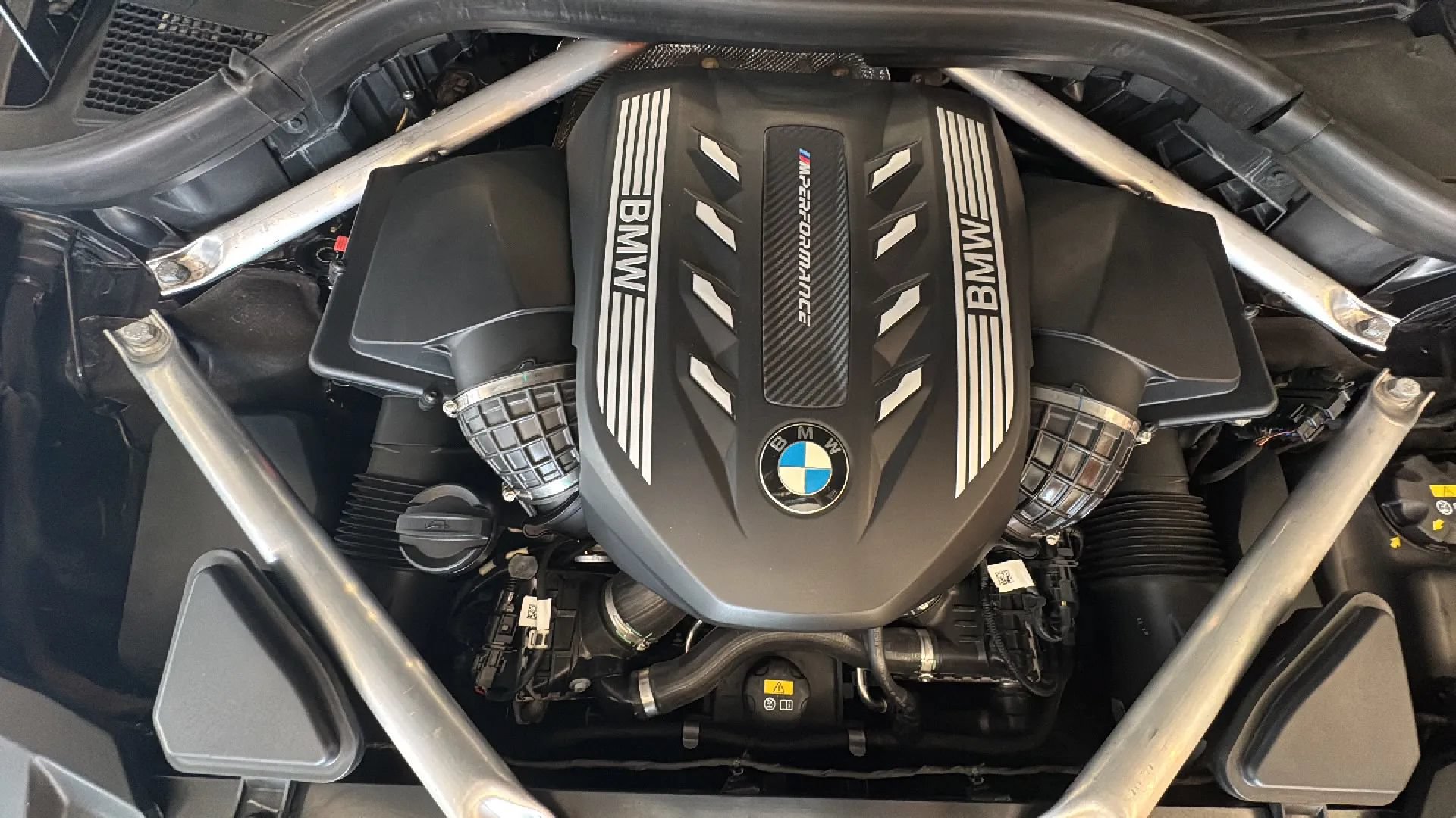Used 2020 BMW X7 M50i w/ Dynamic Handling Package AWD/4WD image 48