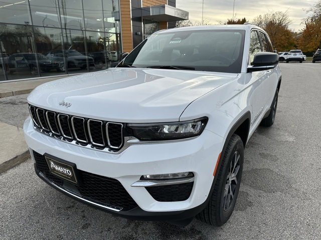 New 2026 Chrysler Pacifica Select image 2