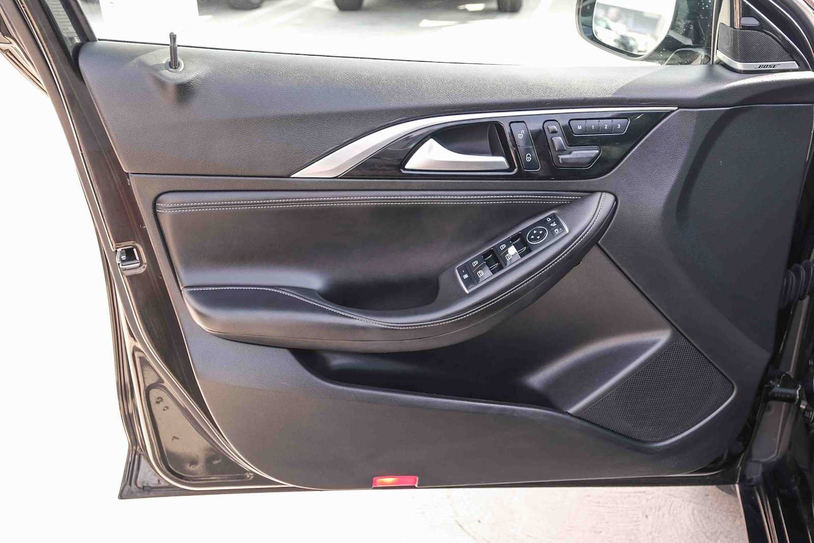 Used 2019 INFINITI QX30 w/ Cargo Package FWD image 22