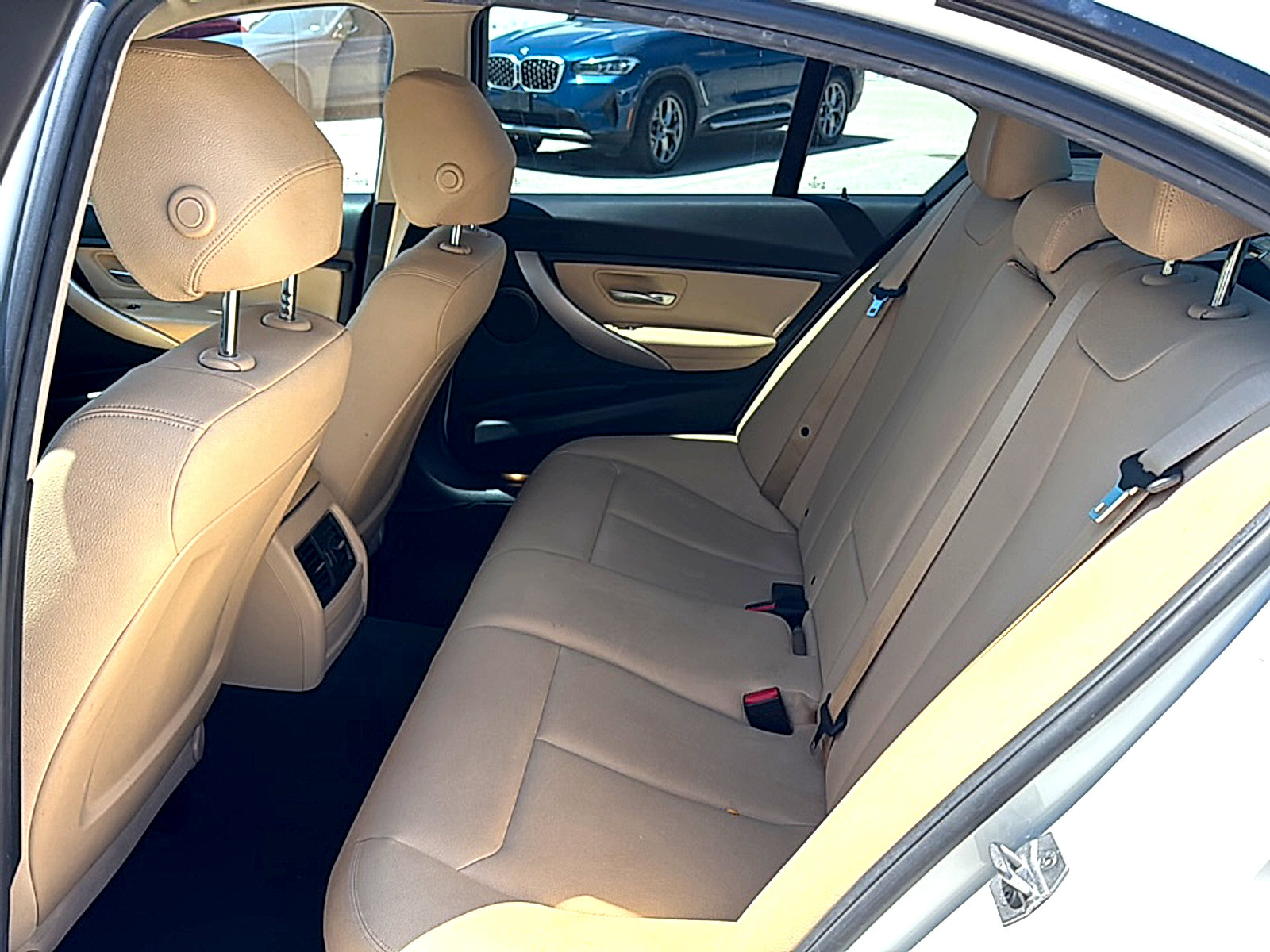 Used 2018 BMW 320i Sedan RWD image 8