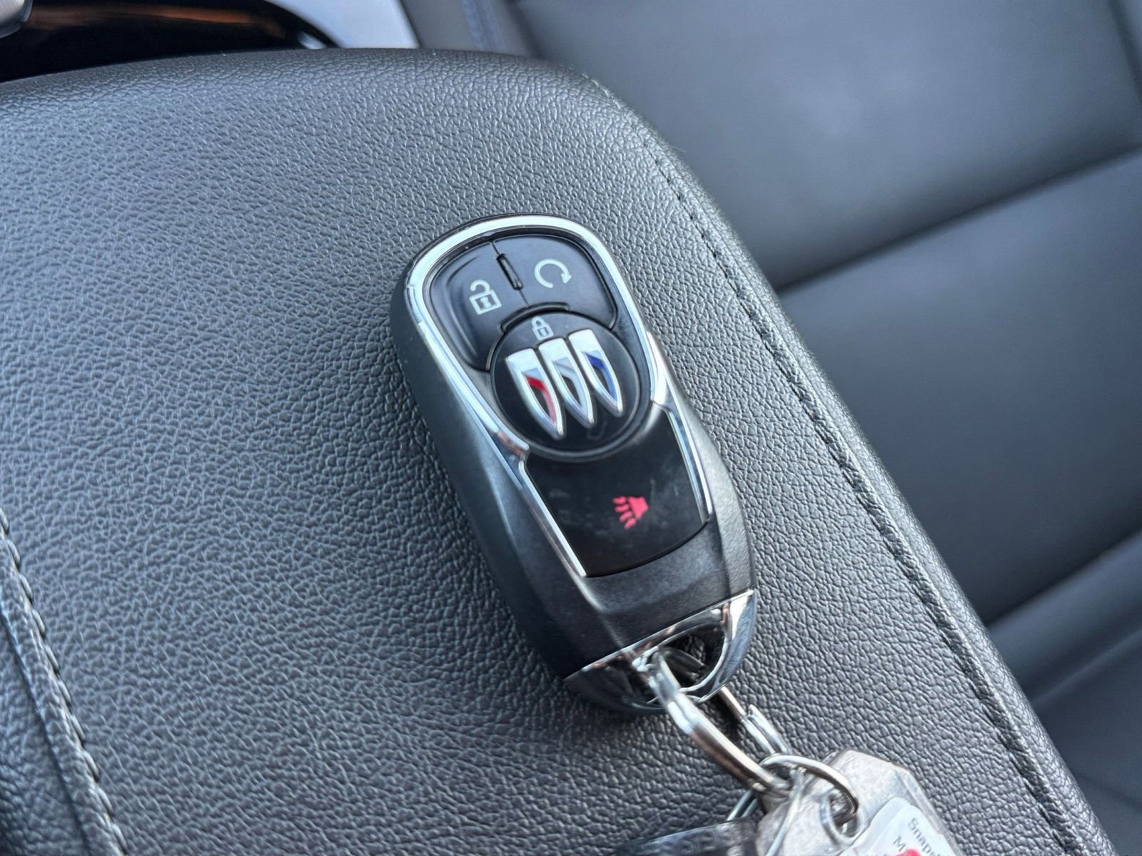 Used 2025 Buick Envista Sport Touring image 22