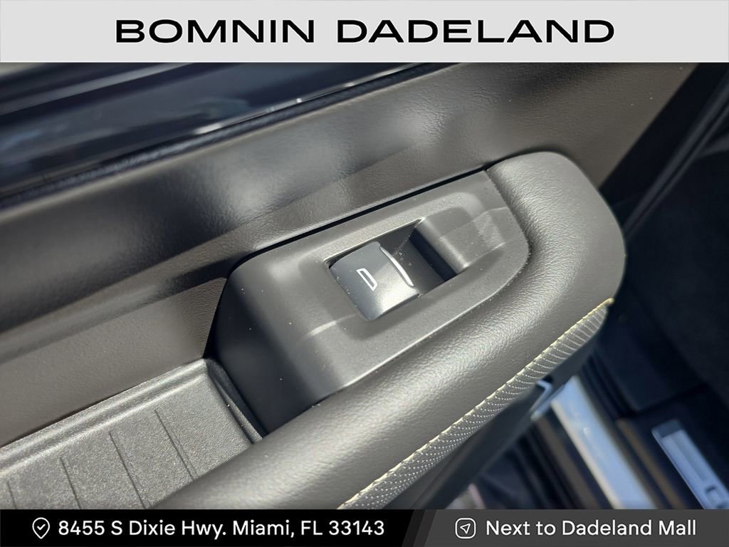 Certified 2025 Chevrolet Suburban Premier image 14