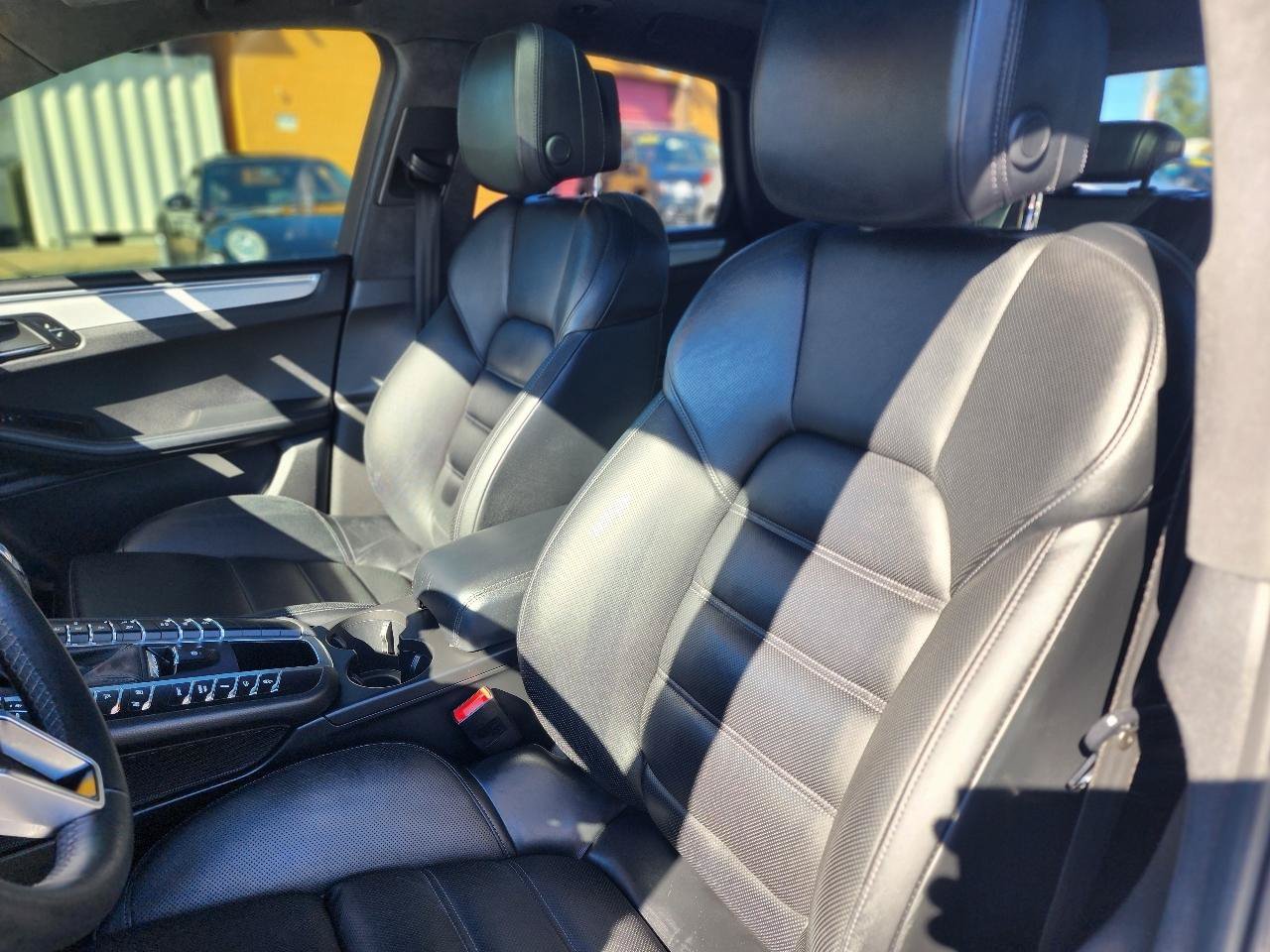 Used 2015 Porsche Macan Turbo AWD/4WD image 15