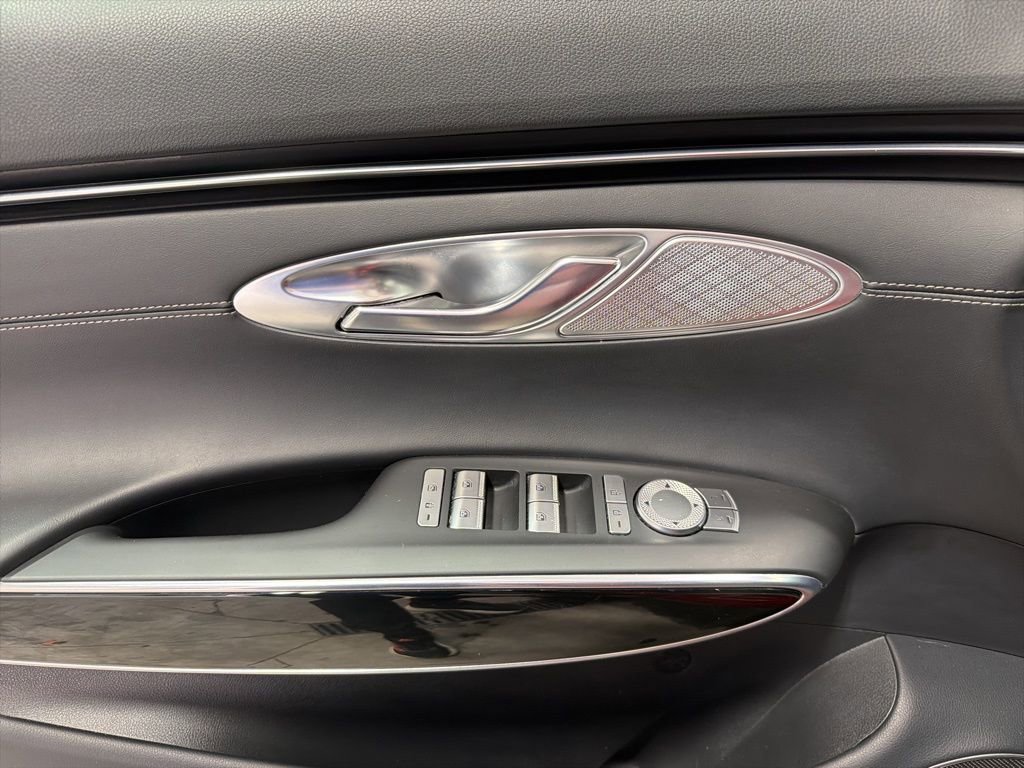 Used 2025 Genesis GV70 2.5T image 13