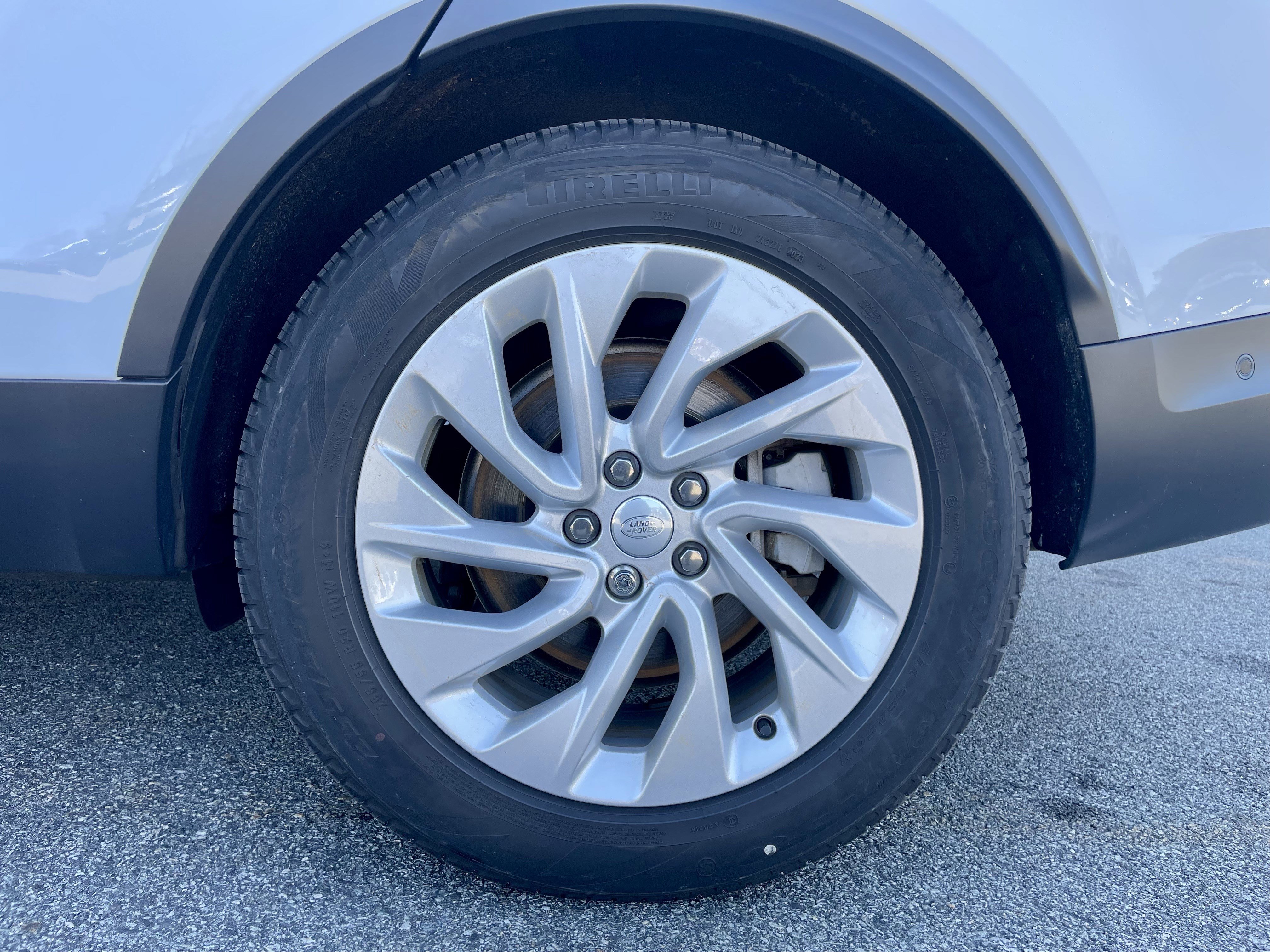 Certified 2024 Land Rover Discovery S image 10