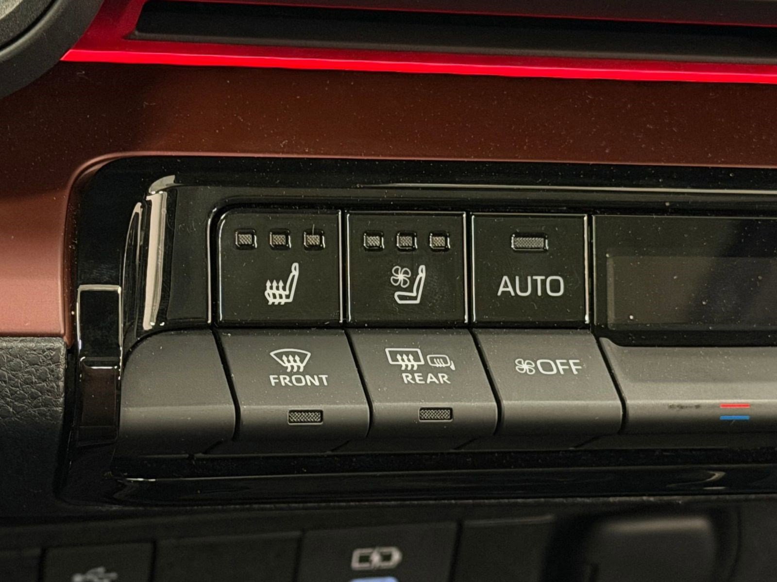 Used 2025 Toyota Prius Plug-In Hybrid w/ Limited Premium Package image 30