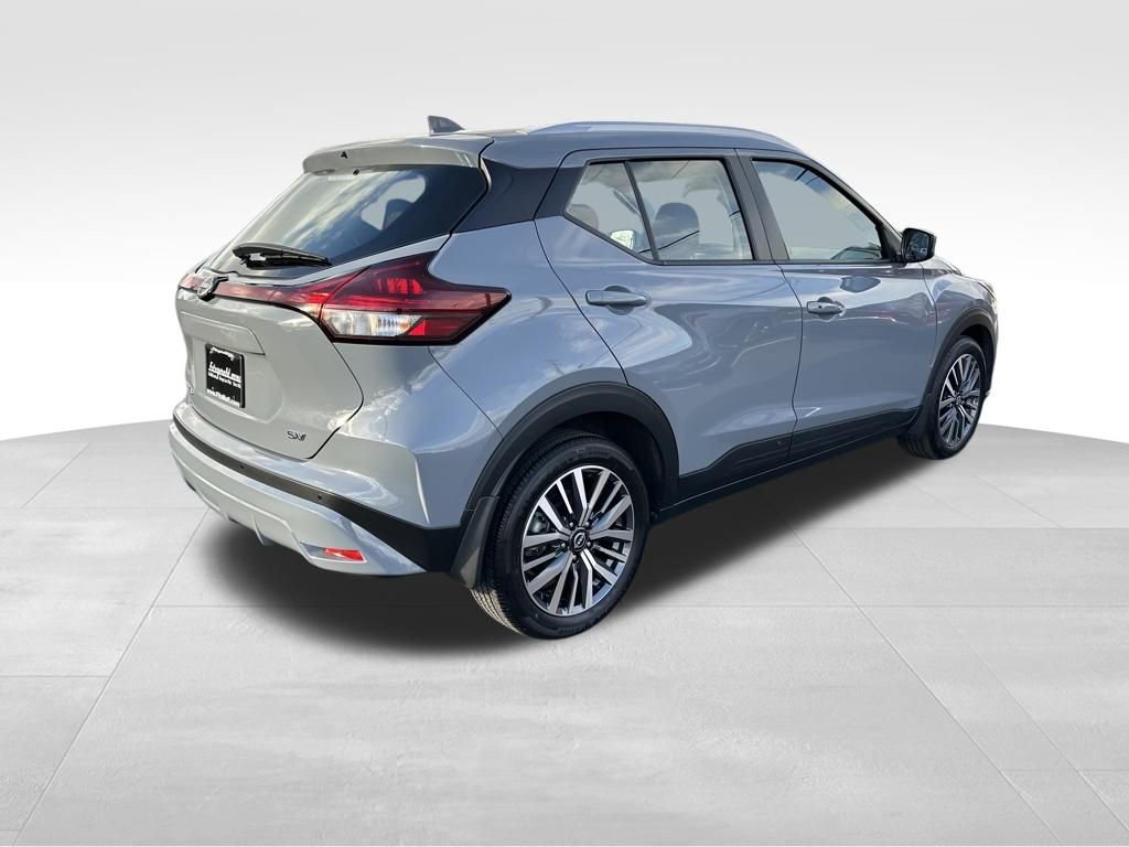 Used 2023 Nissan Kicks SV image 7