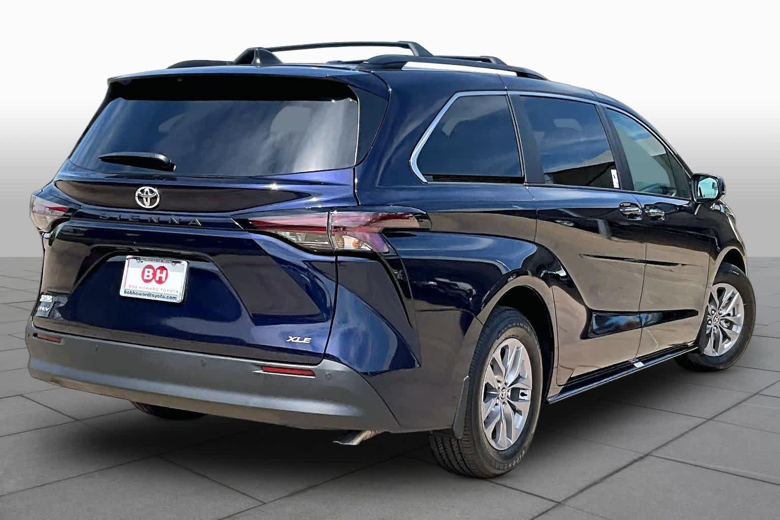Used 2026 Toyota Sienna XLE image 13