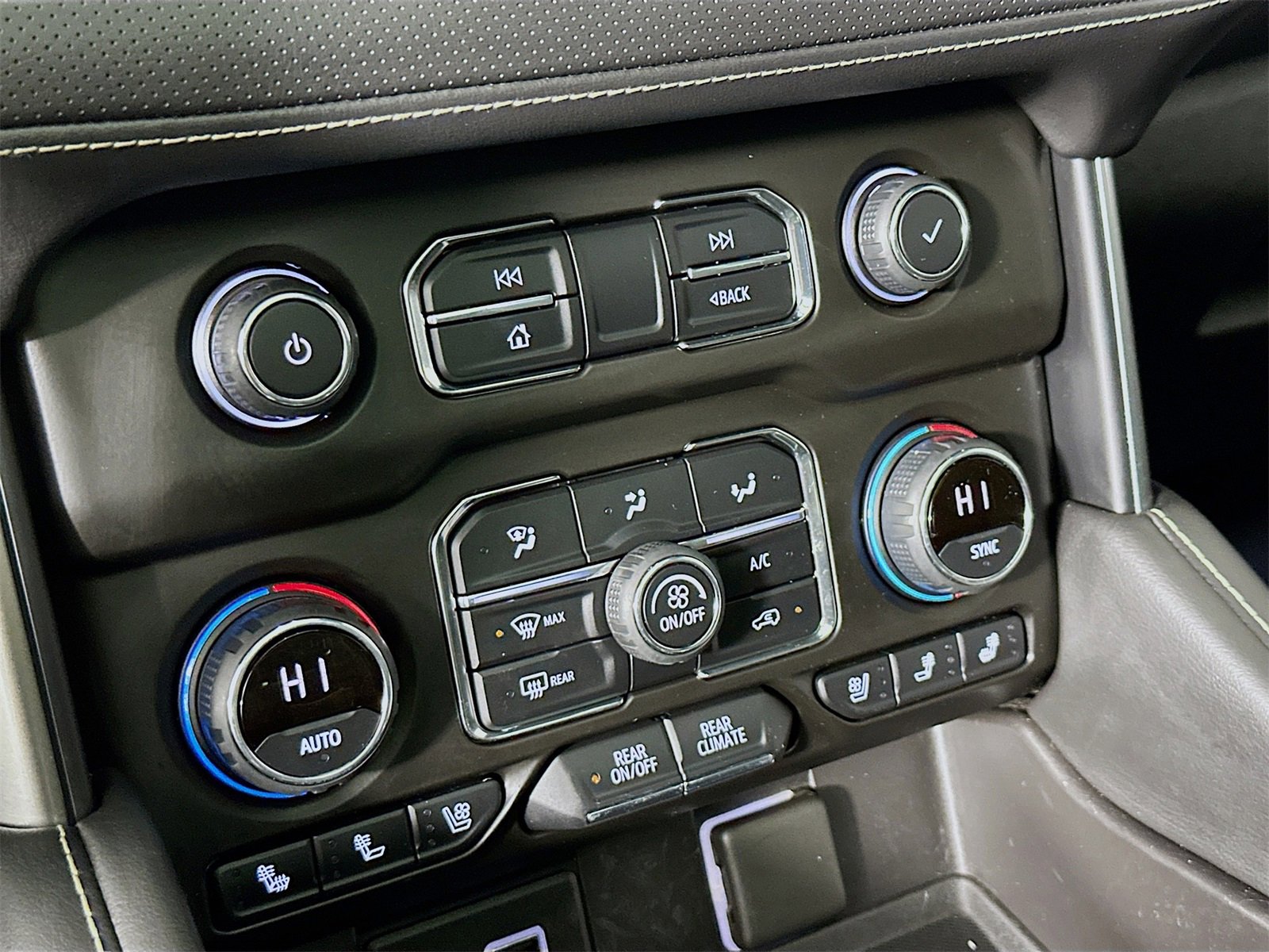 Used 2021 Chevrolet Suburban Premier w/ Premium Package image 16