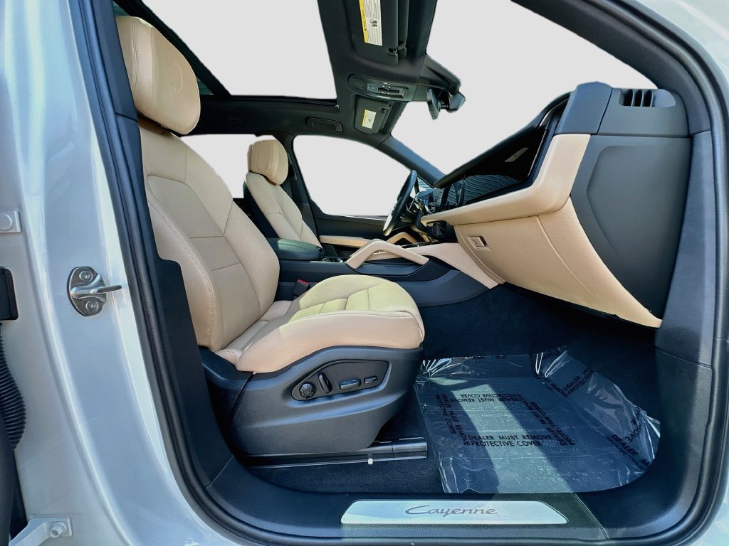 Certified 2026 Porsche Cayenne AWD/4WD image 29
