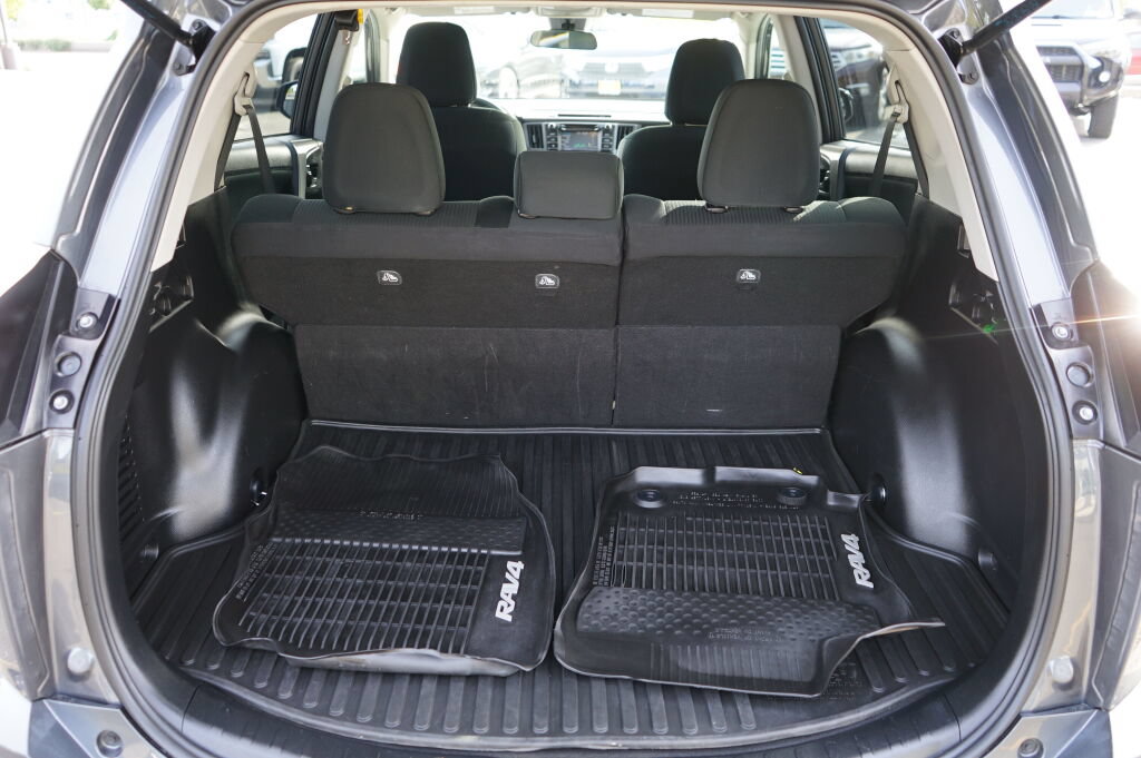 Used 2018 Toyota RAV4 LE w/ All Weather Liner Package FWD image 7