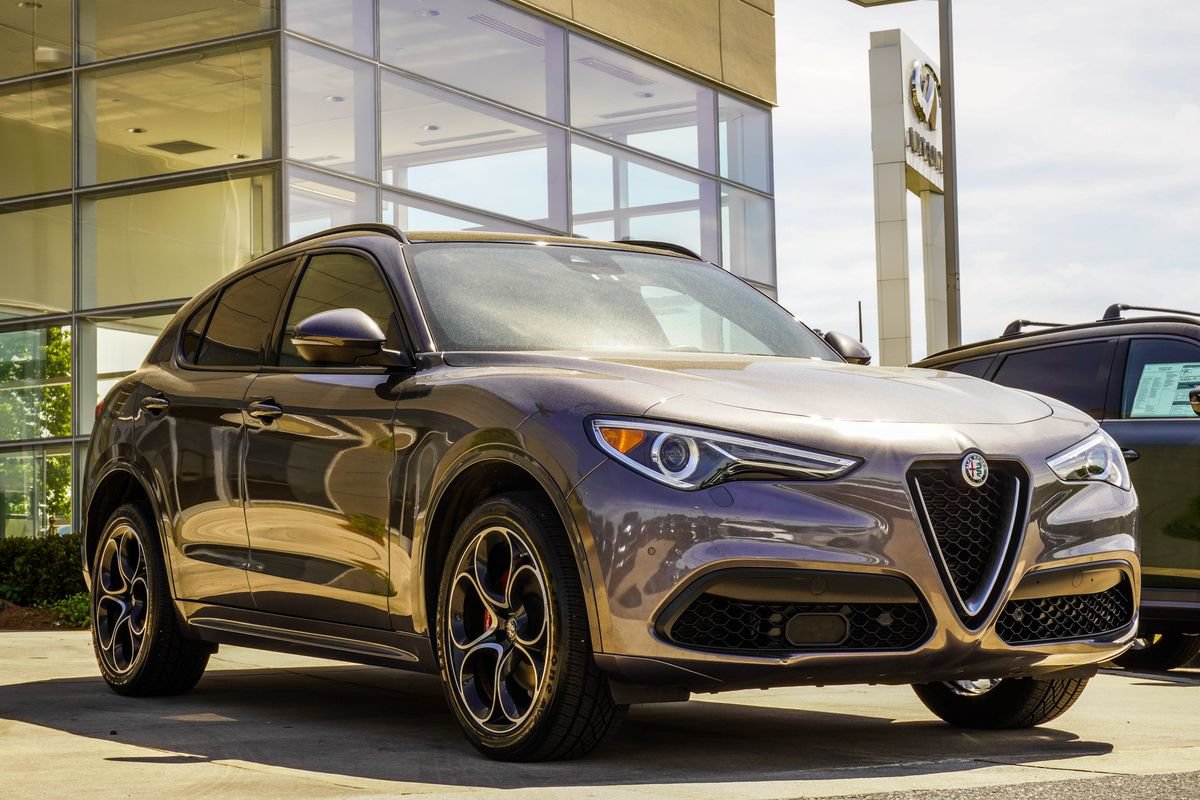 Used 2023 Alfa Romeo Stelvio Ti AWD/4WD image 4
