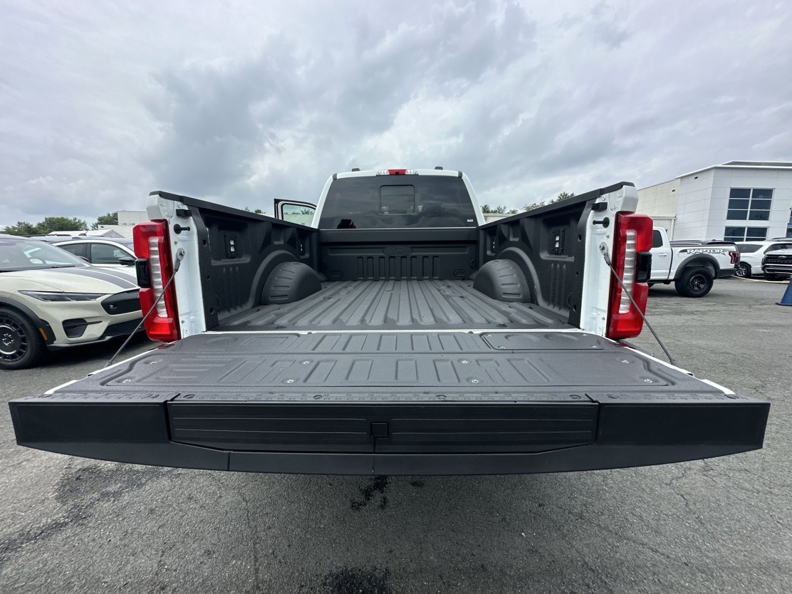 New 2026 Ford F250 Lariat w/ Black Appearance Package AWD/4WD image 50