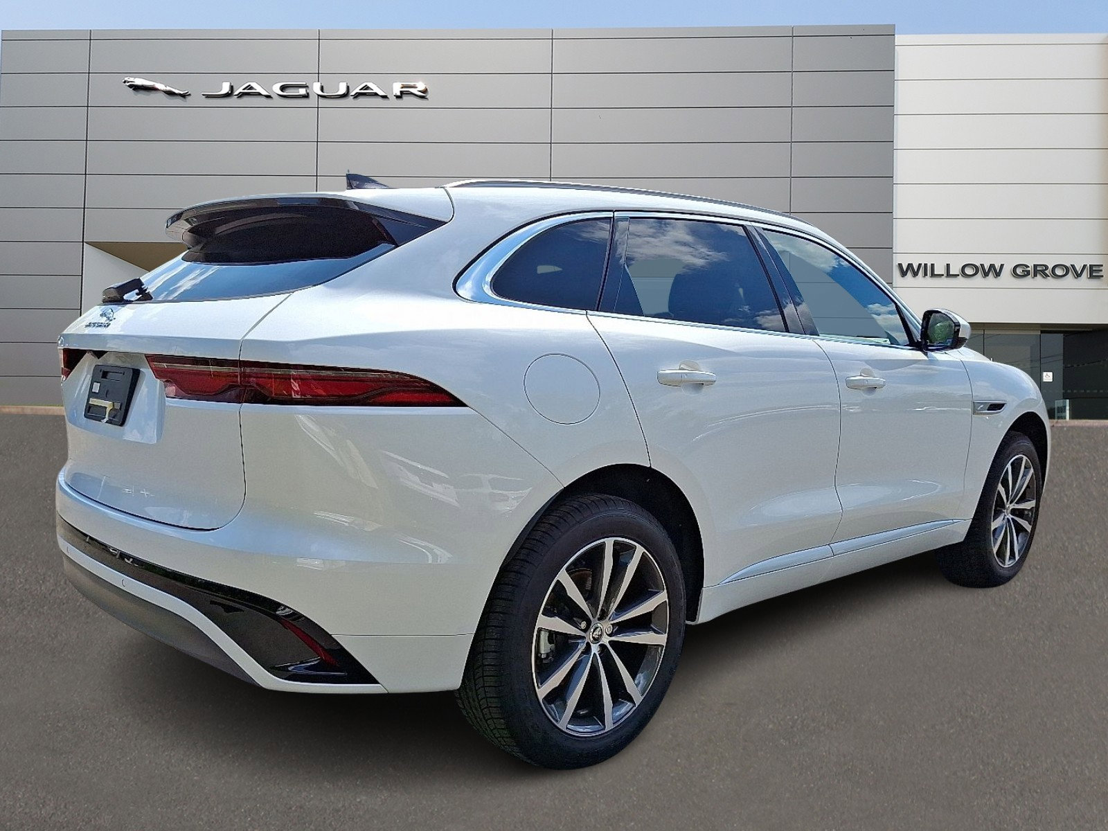 Used 2025 Jaguar F-PACE R-Dynamic S image 2