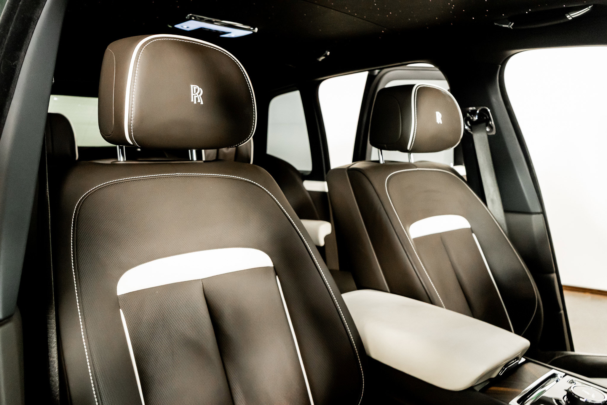 Used 2023 Rolls-Royce Cullinan w/ Cullinan Package image 31