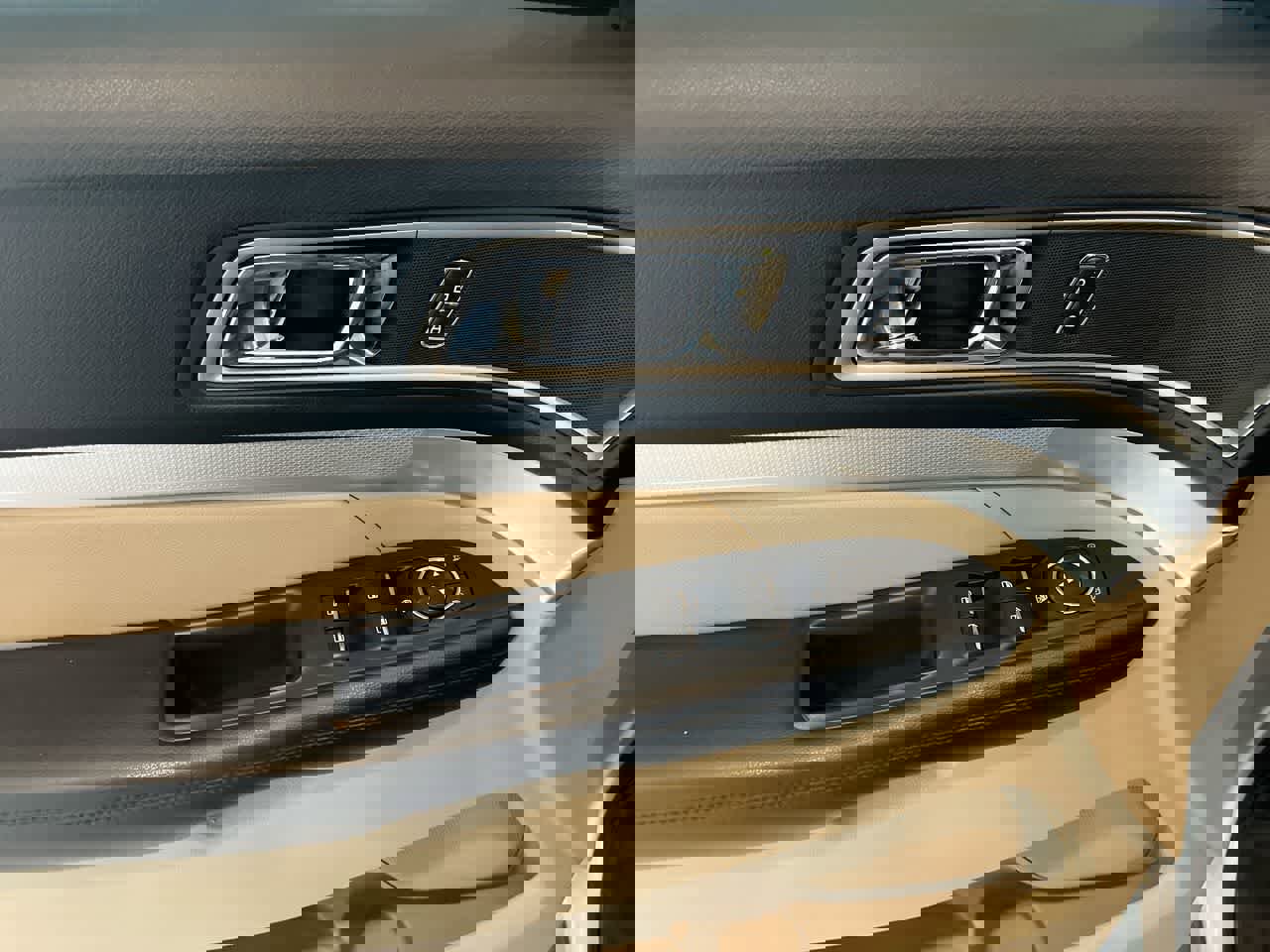 Used 2016 Ford Explorer XLT image 13