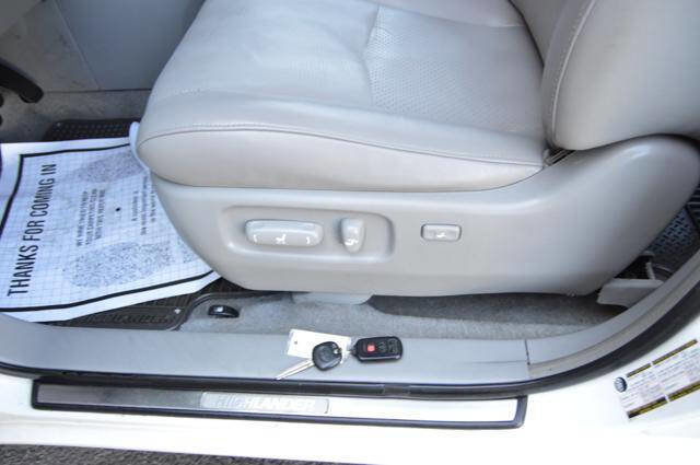 Used 2004 Toyota Highlander Limited image 33