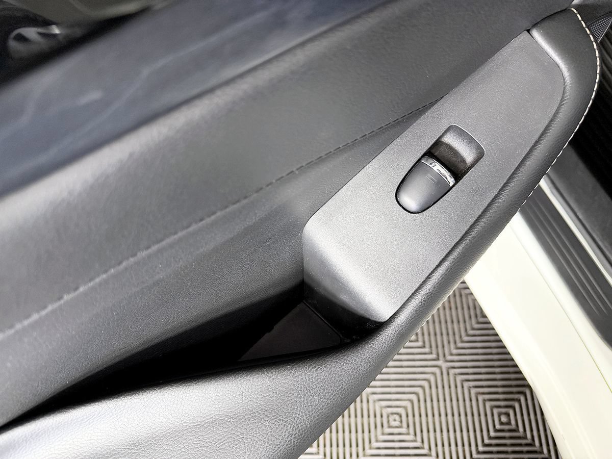 Used 2020 Nissan Maxima Platinum FWD image 40