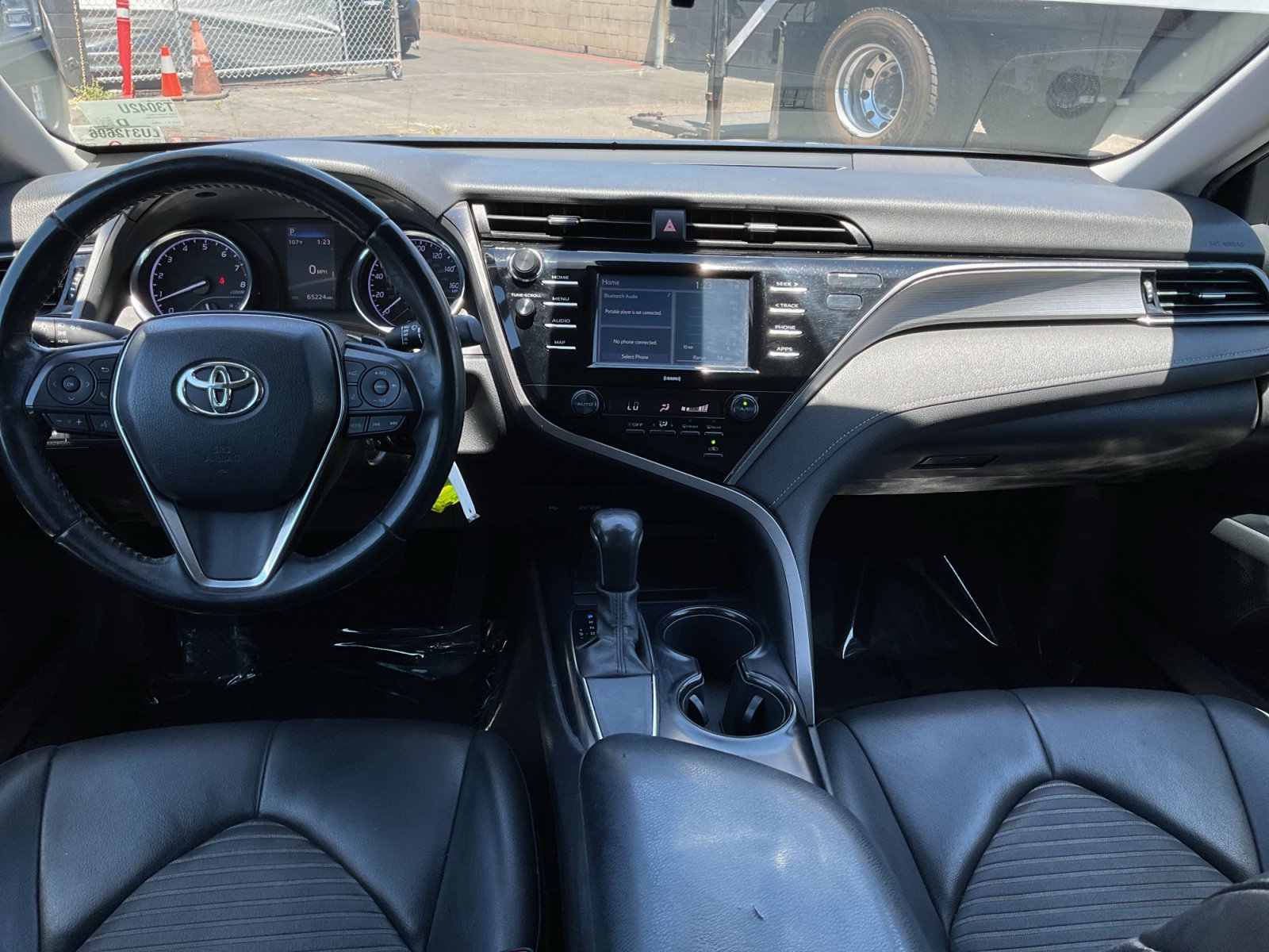 Used 2020 Toyota Camry SE w/ Carpet Mat Package FWD image 15