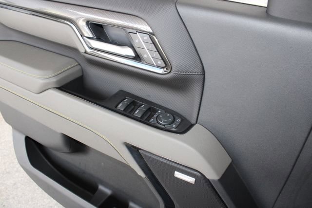 Used 2025 Chevrolet Silverado 2500 ZR2 w/ Technology Package image 19
