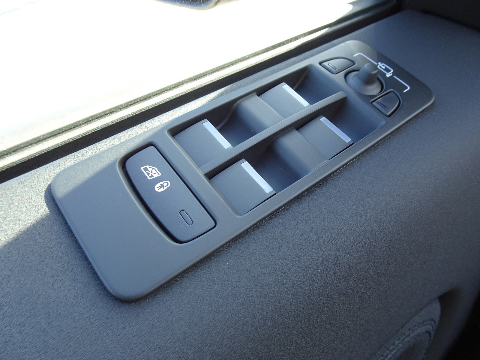 New 2025 Land Rover Discovery Sport S image 23