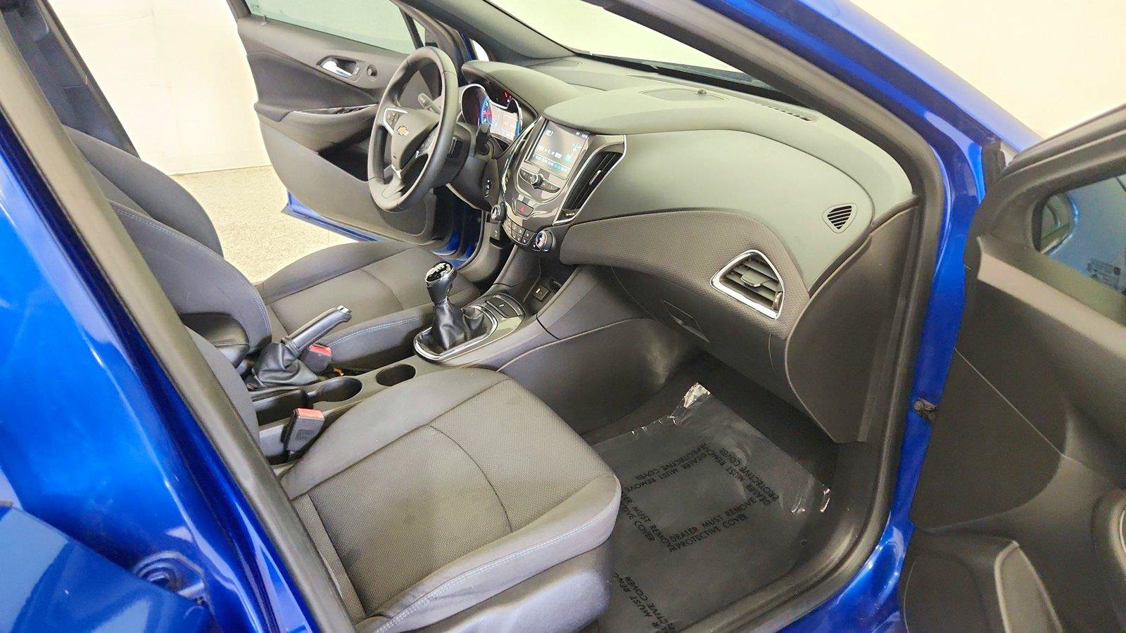 Used 2018 Chevrolet Cruze LT w/ Convenience Package FWD image 28