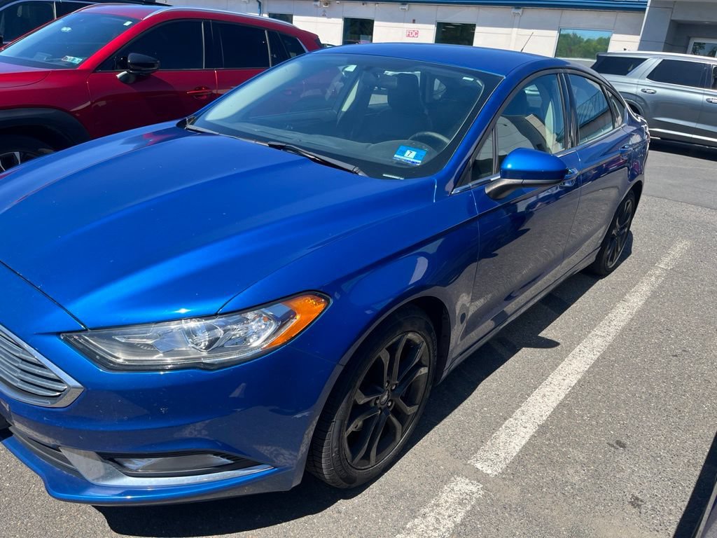 Used 2018 Ford Fusion SE w/ Equipment Group 201A FWD image 2
