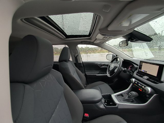 Used 2025 Toyota RAV4 XLE w/ Convenience Package FWD image 4