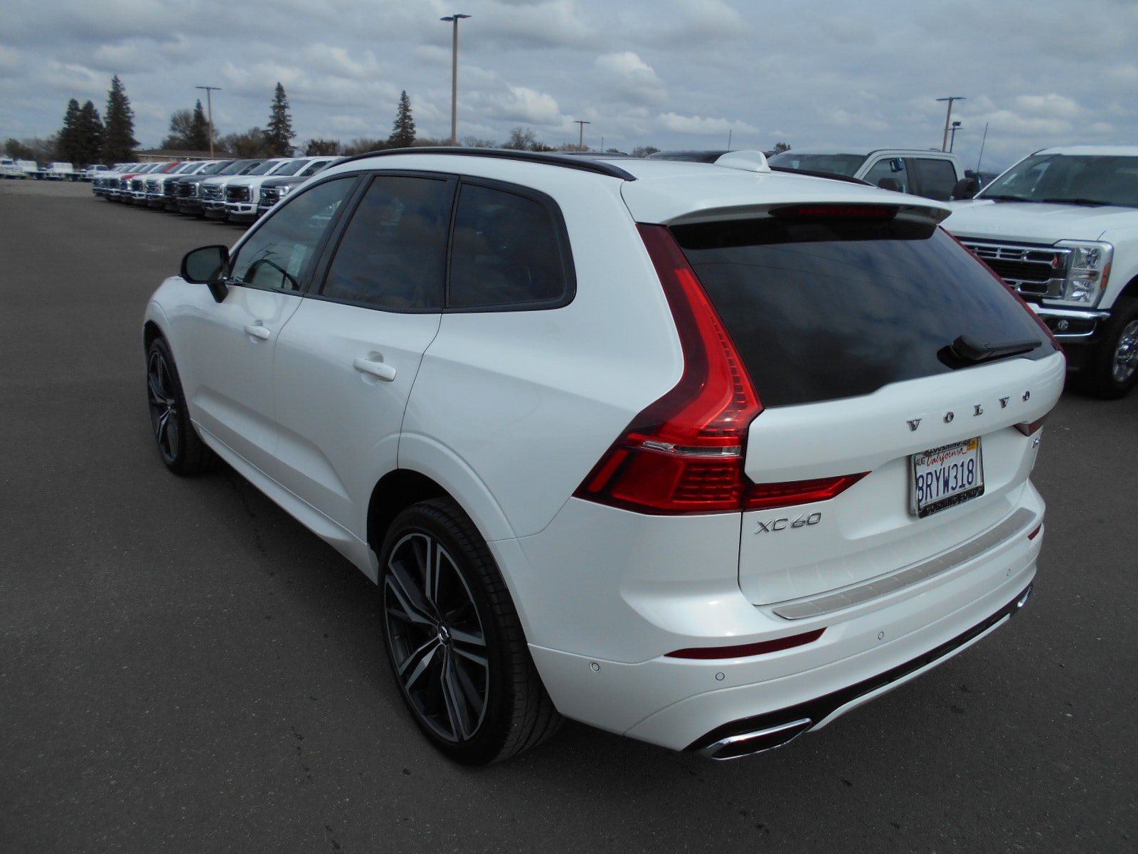 Used 2020 Volvo XC60 T6 R-Design w/ Protection Package Premier AWD/4WD image 6