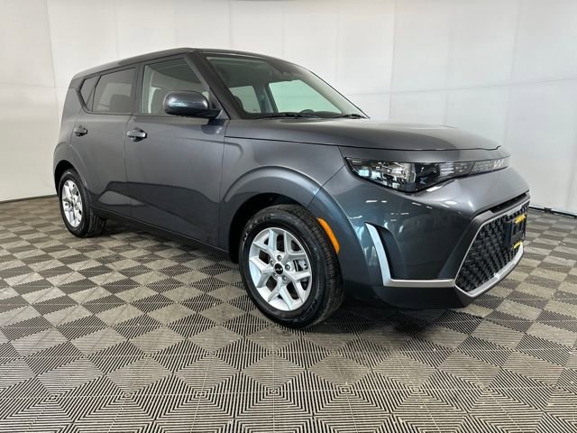 Used 2023 Kia Soul LX w/ LX Technology Package image 2
