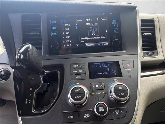 Used 2017 Toyota Sienna XLE Premium image 17