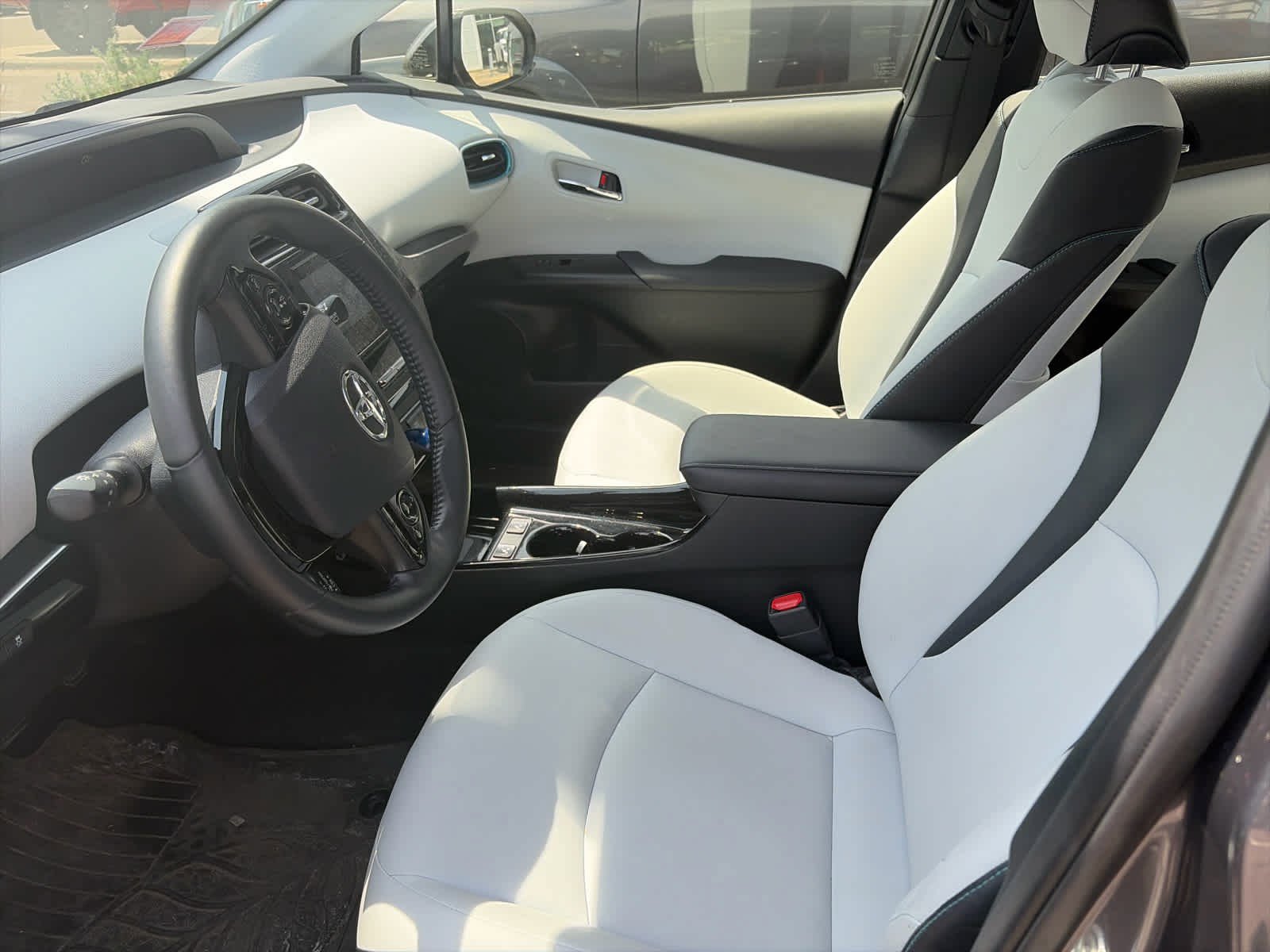 Used 2019 Toyota Prius XLE AWD/4WD image 7