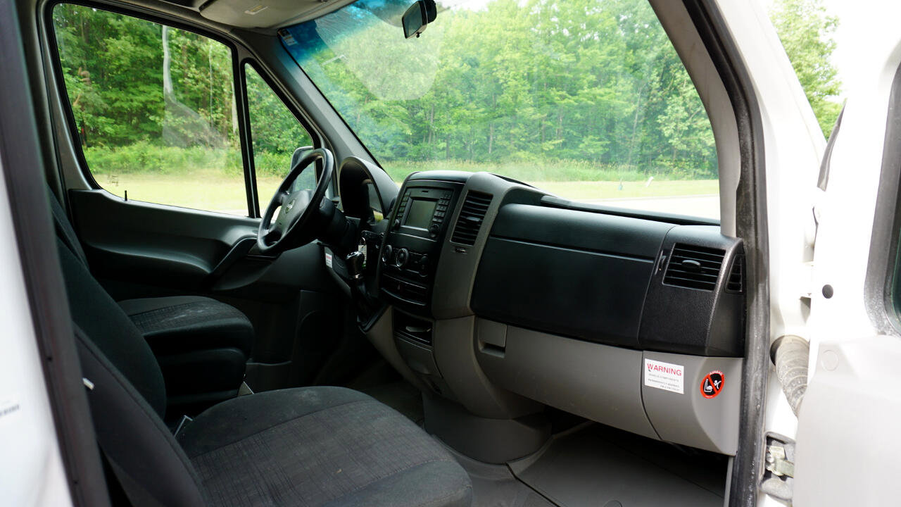 Used 2015 Freightliner Sprinter 2500 image 13