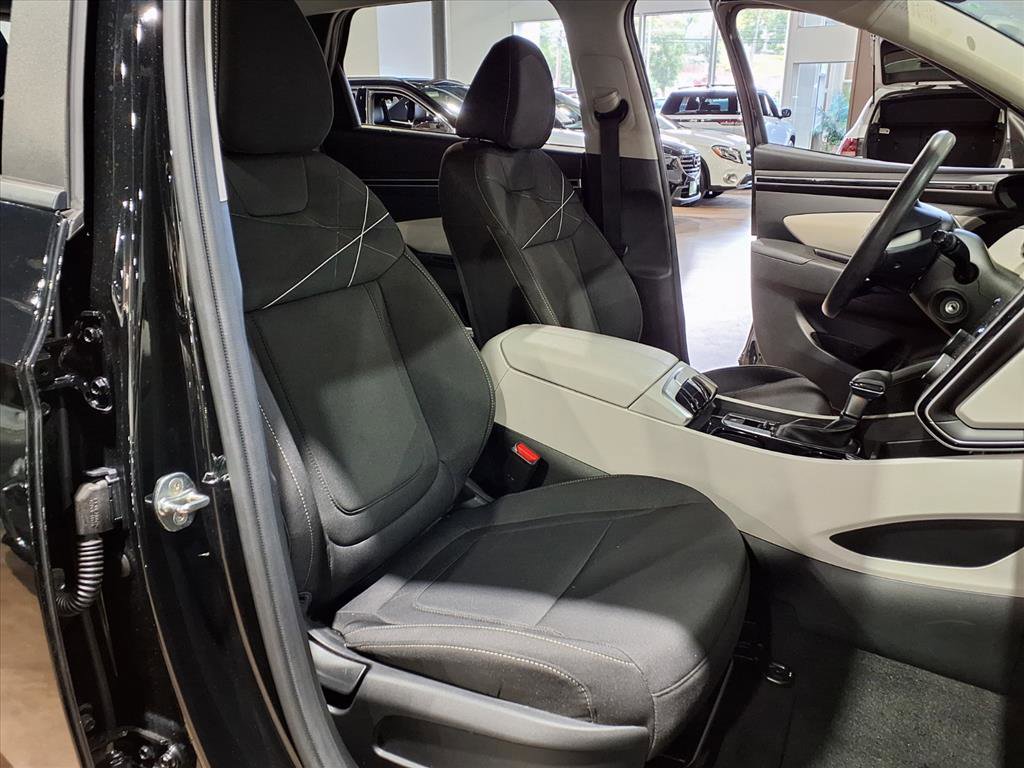 Used 2023 Hyundai Tucson SE image 16