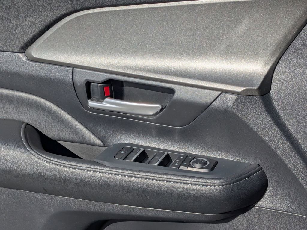 Used 2025 Toyota Grand Highlander AWD image 14