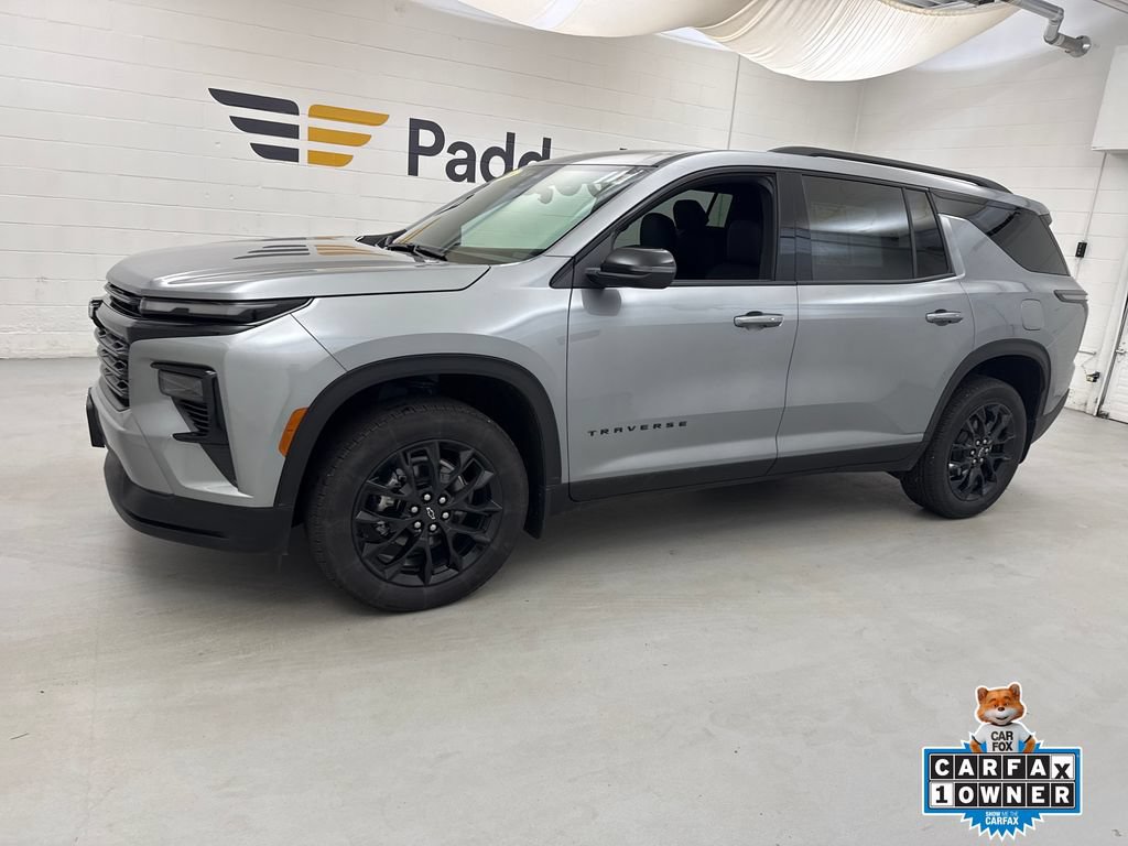 Used 2026 Chevrolet Traverse LT w/ Midnight/Sport Edition AWD/4WD image 2