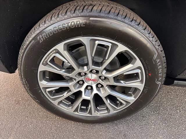 New 2026 GMC Yukon XL Denali w/ Denali Reserve Package image 12