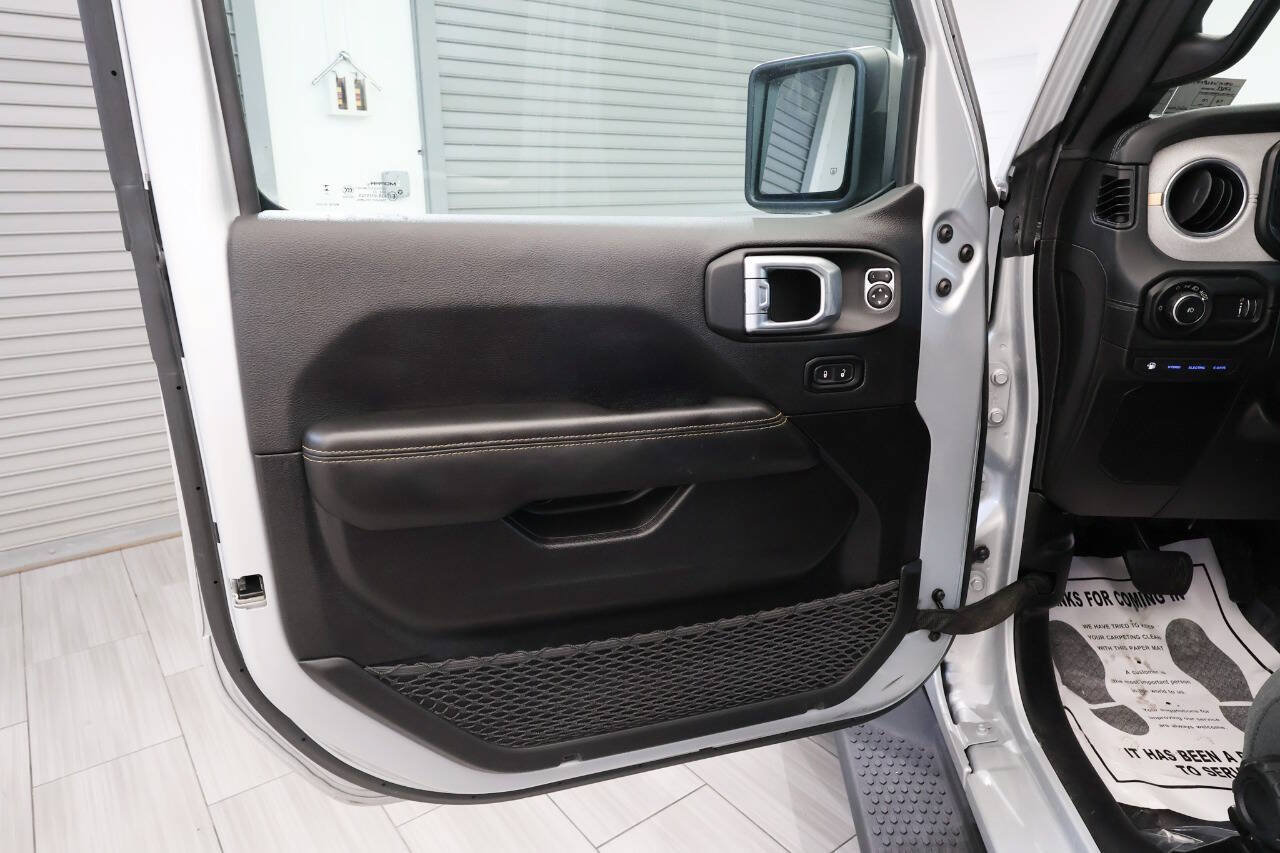 Used 2024 Jeep Wrangler Unlimited Sahara w/ Safety Group AWD/4WD image 16
