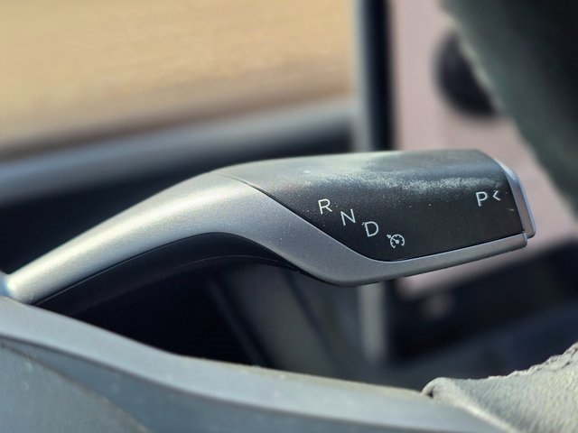 Used 2023 Tesla Model Y 2WD image 34