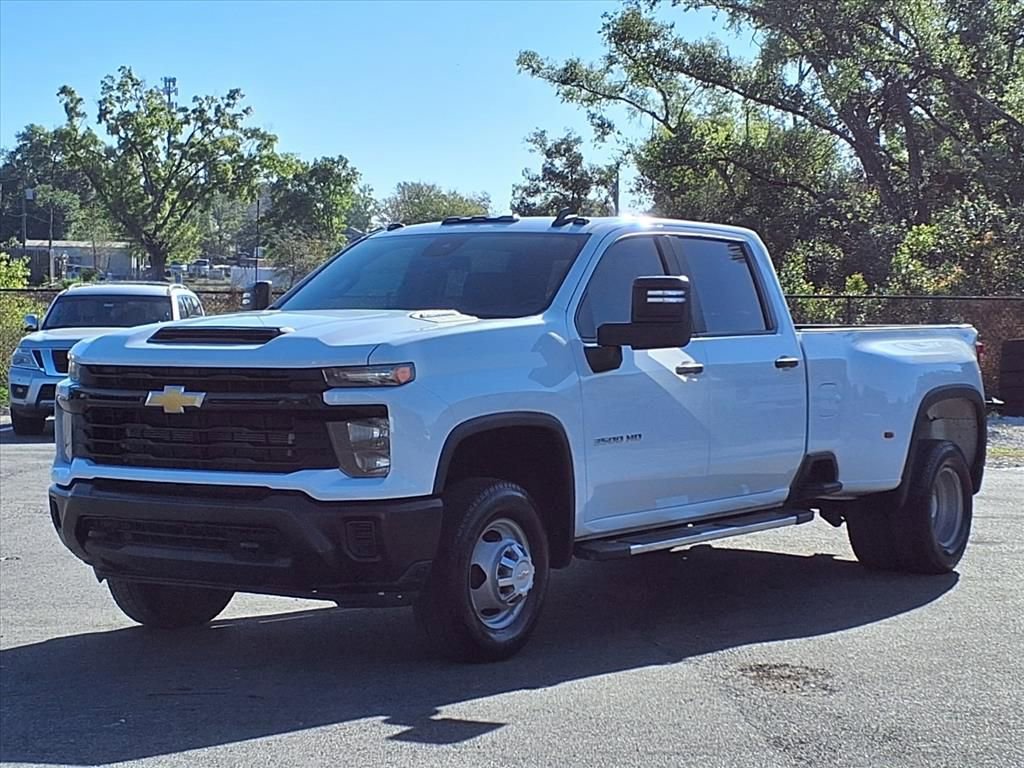 Used 2025 Chevrolet Silverado 3500 W/T image 3