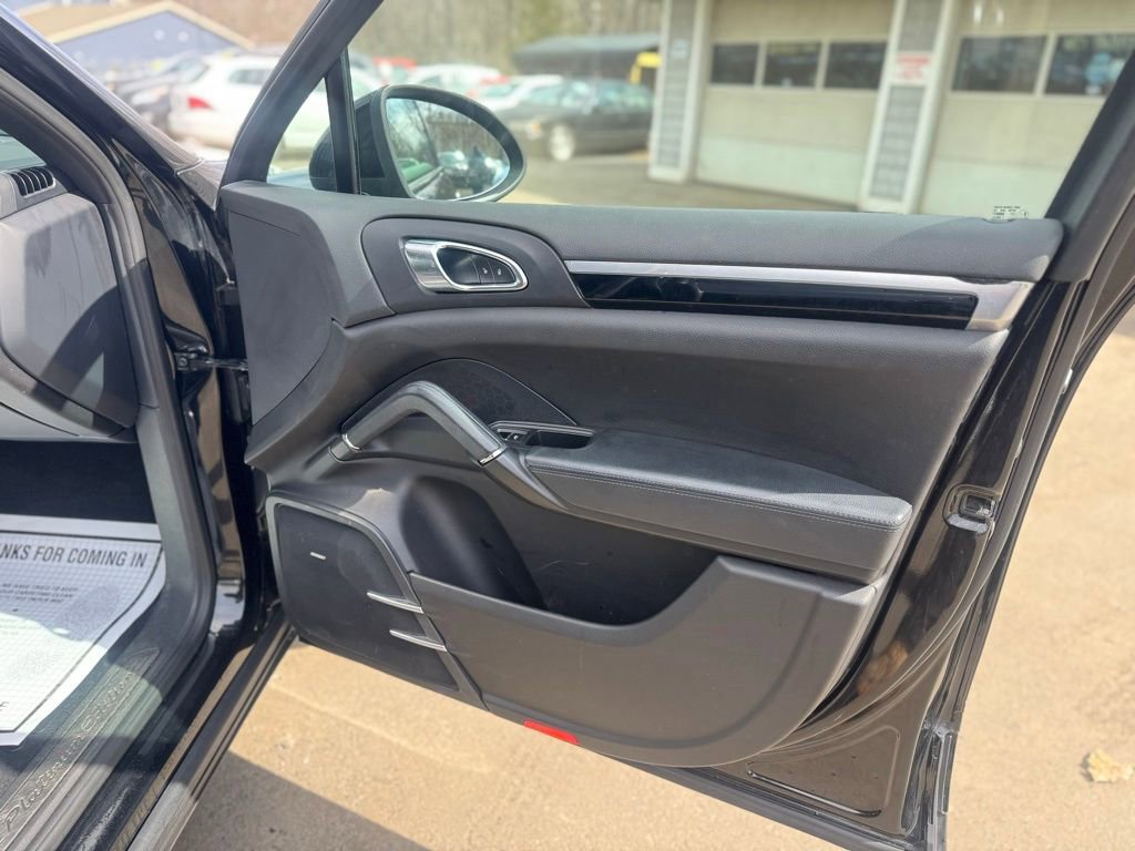 Used 2014 Porsche Cayenne Platinum Edition image 21