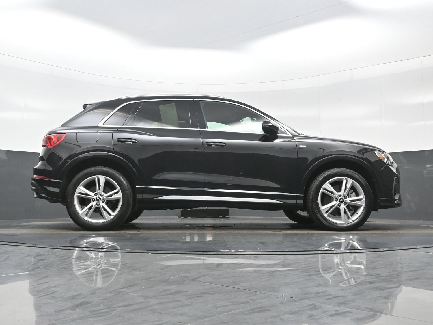 Used 2022 Audi Q3 2.0T Premium Plus w/ Premium Plus Package AWD/4WD image 34