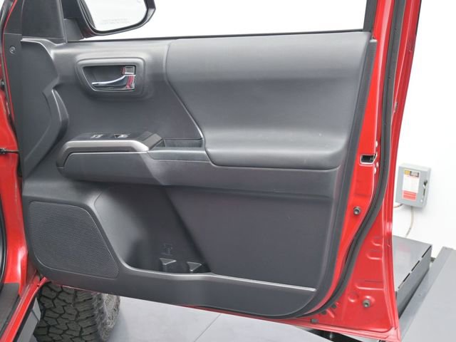 Used 2022 Toyota Tacoma TRD Sport w/ Technology Package image 30