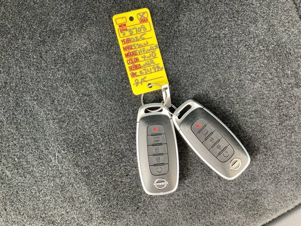 Used 2025 Nissan Pathfinder SL AWD/4WD image 23