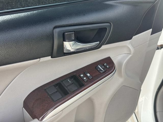 Used 2012 Toyota Camry XLE FWD image 27