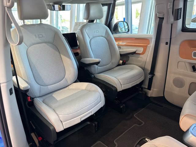 Used 2025 Volkswagen ID. Buzz 1st Edition image 8